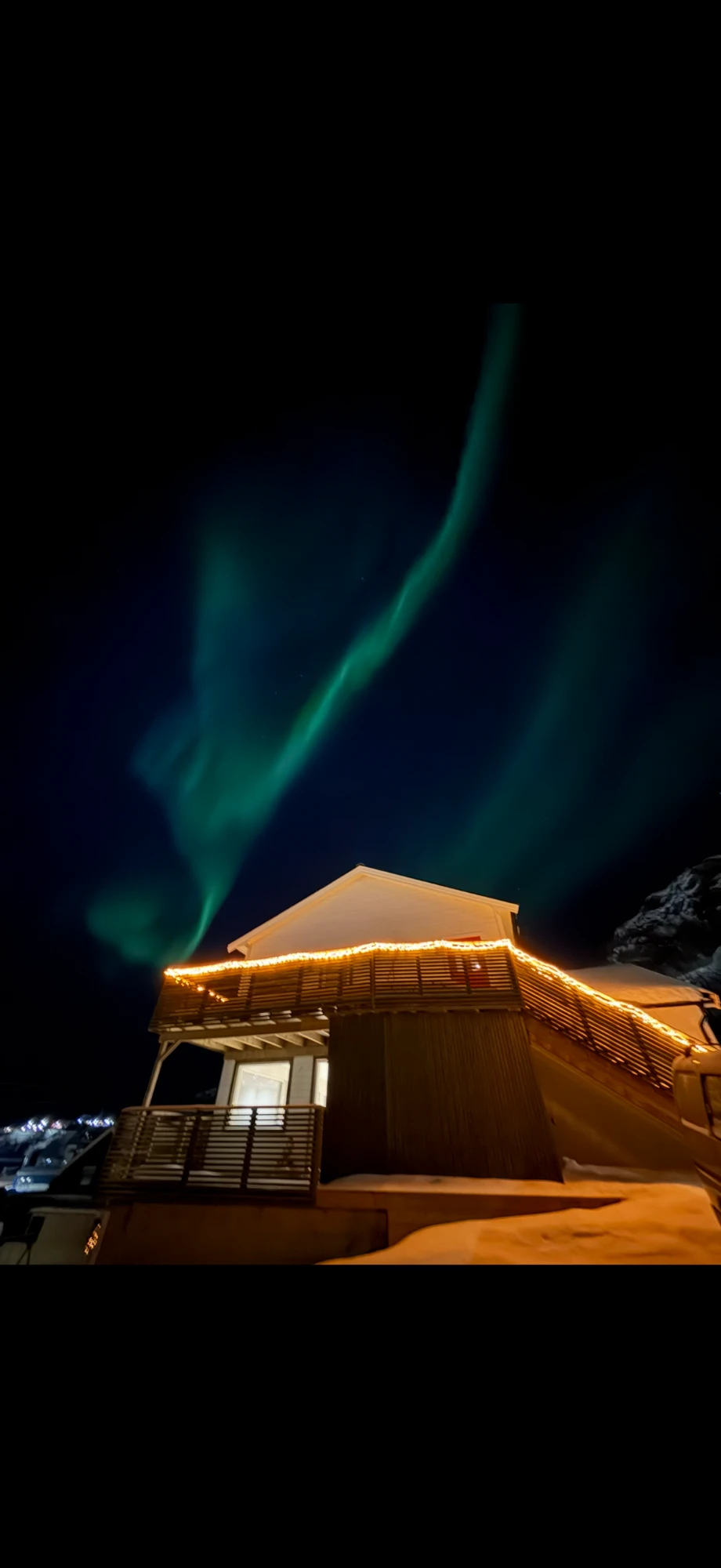 Northern lights above Mellomveien 47 in winter
